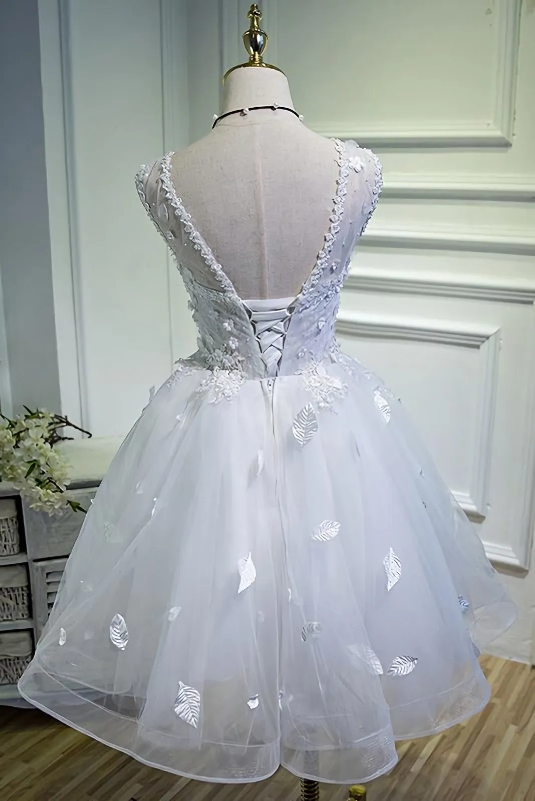 Simple Sweetheart White Lace Up Beads Lace Appliques Tulle Straps Homecoming Dresses